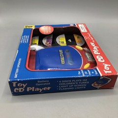 Classic Toy Portable CD Player Ages 3+ 4 Discs 150 Songs & Light Children’s NEW