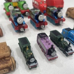 Misc Mixed Lot 19 Wooden/Die Cast/Plastic Train Cars. Thomas The Train/Unknown