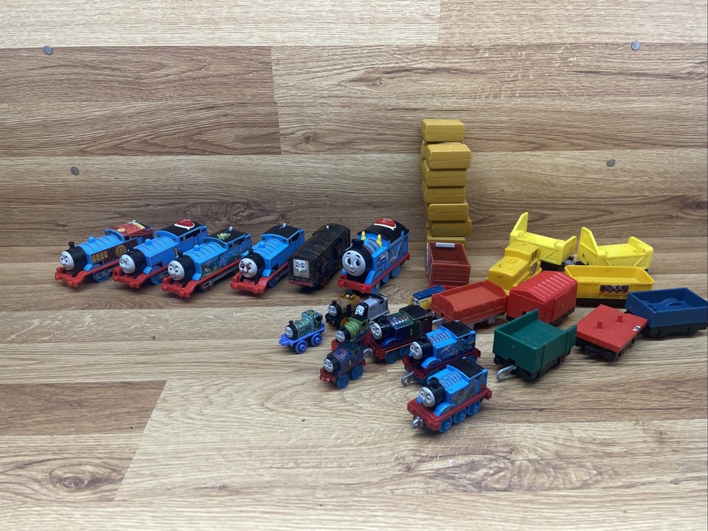 Lot Of 6 2013 Thomas Motorized Engines And 34 Other Pieces