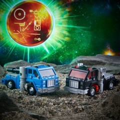 Transformers Generations Golden Disk Collection Autobot Road Ranger & Puffer