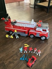 Paw Patrol Ultimate Fire Truck Ultimate Rescue 5 Figures Car And Water Canons