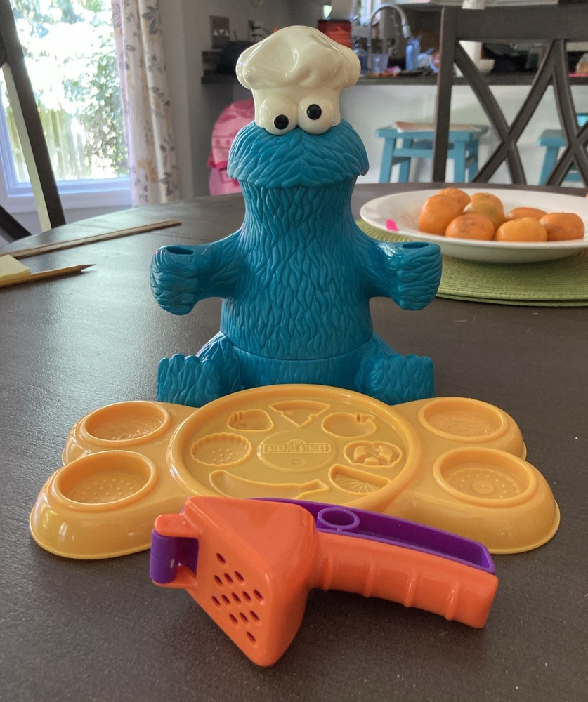Sesame Street Cookie Monster Play Doh Letter Lunch & Tray 2010 Hasbro