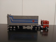 Transformers KC-01 KO Die-Cast Optimus Prime Missing Link G1 Trailer & Bumblebee
