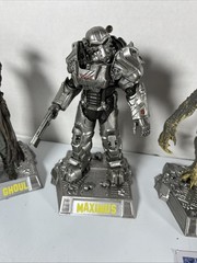 McFarlane Movie Maniacs Fallout Deathclaw,Securitron,Lucy,Maximus & Ghoul **Read