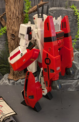 Transformers G1 Jetfire with paperwork and lots of parts – vintage 80s