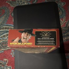 Sideshow Toy Gunnery Sgt. R. Lee Ermey 12″ Talking Action Figure Hat Sword