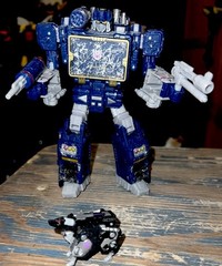 Transformers Siege WFC Soundwave And Ravage Cassette