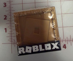 Roblox Celebrity Series 8 Blind Box Mystery Cube Bronze Color New Sealed