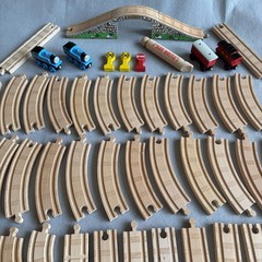 LOT of Vintage Thomas The Train Wooden Railway Tracks 69 Pieces Maron Bridge