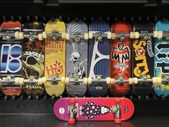 Tech Deck • Wall Display Carry Case & Lot of 20 Fingerboard Skateboards