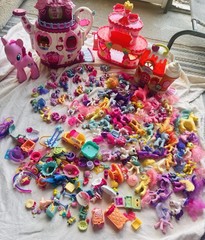 Huge Mixed Lot My Little Pony, 72 Ponies Over 100 Various Accessories 3 Playsets