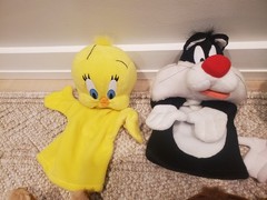Lot of 6 Vintage 1993 & 1994 Warner Bros. Looney Tunes 12″ Plush Hand Puppets