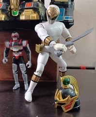 BANDAI POWER RANGERS THUNDER MEGA ZORD. 95% COMPLETE. L👀K! W/FIGURES. L👀K!