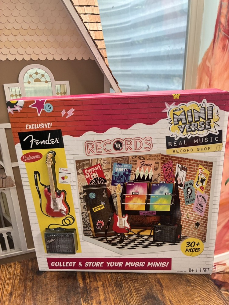 MGA Miniverse Real Music Record Shop With Exclusive Fender Guitar NEW