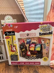 MGA Miniverse Real Music Record Shop With Exclusive Fender Guitar NEW