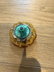 Takara TOMY Beyblade CHO-Z SPRIGGAN.0W.Zt’ 0Wall Zeta’ BURST B-128 Gold Red