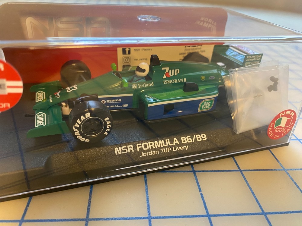 1/32 slot car NSR 0353 IL Formula 86/89 7UP 1991 DC Livery #33