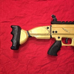 Life-size Fortnite Legendary GOLD SCAR EVA Cosplay Prop Replica Assault Rifle