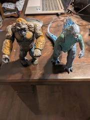 Lot of 2 Playmates Monsterverse Godzilla VS Kong Battle Damage 6″ ToHo Figures