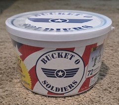 THINKWAY TOYS Signature Collection Bucket O Soldiers Toy Story 64017 NEW SEALED