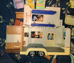 Huge Disney Bluey Playset Lot. 21 Figures, Houses, Vehicles & Accessories