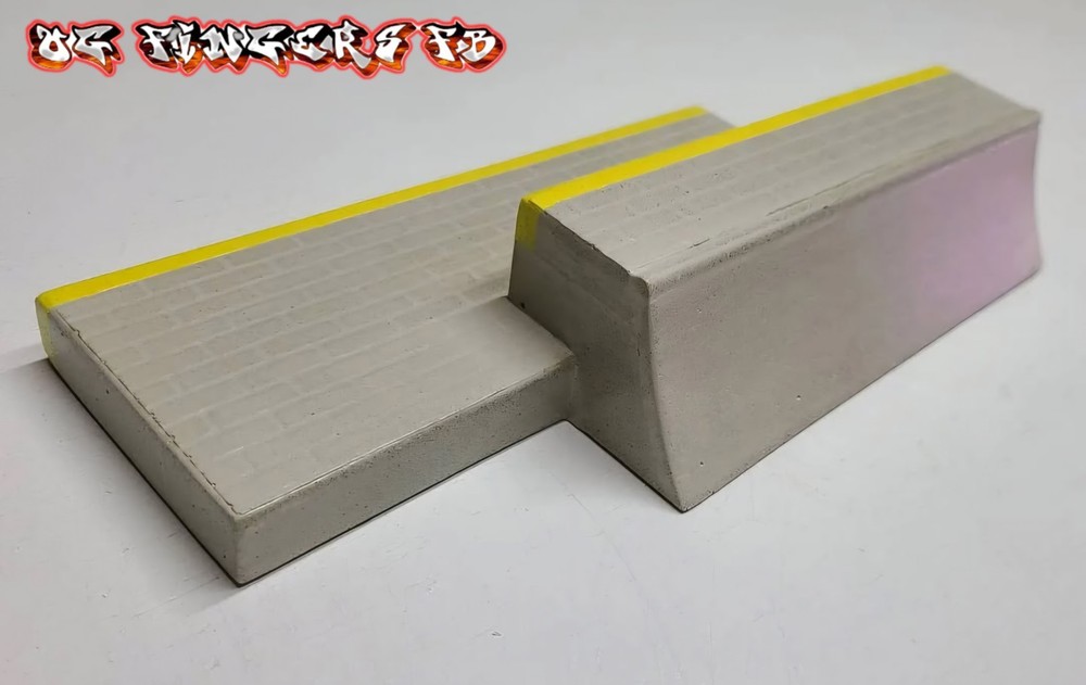 Fingerboard / Tech Deck Manny Pad Bank Ledge