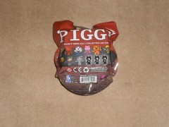 NEW, Piggy Minifigure Mystery Pack – Roblox- Includes DLC Item UNOPENED