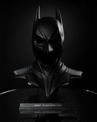 – DC Direct Batman: the Dark Knight (2008) Cowl Replica 1:1 Scale