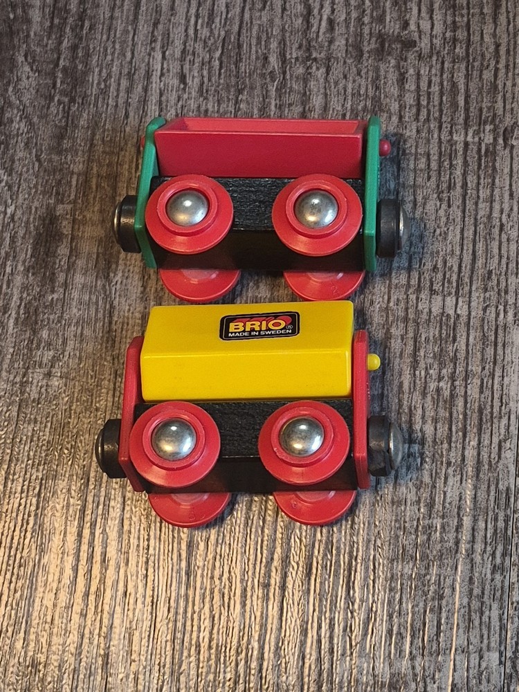 2 Brio Coal Car Magnetic Green Yellow And Red