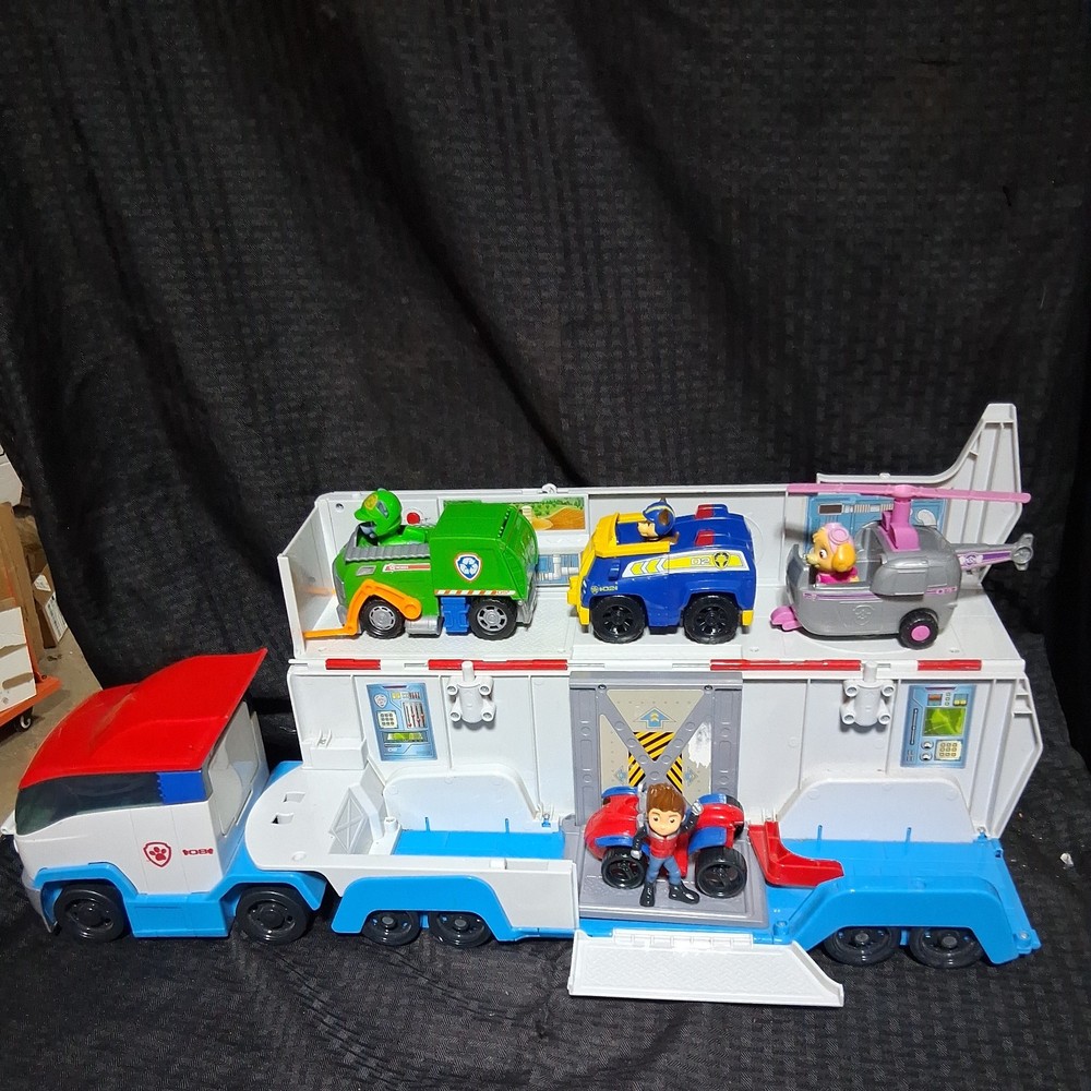 Paw Patrol Paw Patroller Semi-Truck Everything that is pictured is included