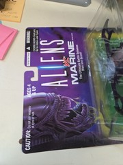 Kenner 1996 – ALIENS VS MARINES – CORP HICKS VS KING ALIEN – New Bubble Creased