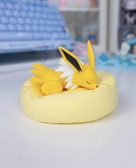 Pokémon Hollybox: Sweet Dreams Sleeping Eevee and Eeveelutions Series Blind Box