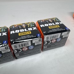 LOT of 6 – ROBL0X CELEBRITY SERIES 8 Orange Sealed Blind Box Mystery Figures