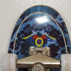 Vintage Fingerboard Signed Skipper Bay 12-31-2002 Blue Red 5.25 in. Deck