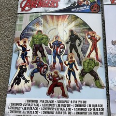 MARVELS AVENGERS FRAME & TABLE DECORATING KIT. INCLUDES 1 FRAME 6 CUTOUTS