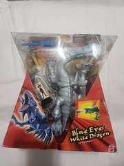 Yu-Gi-Oh Blue Eyes White Dragon Mattel 2002 Box Wear Sealed C10
