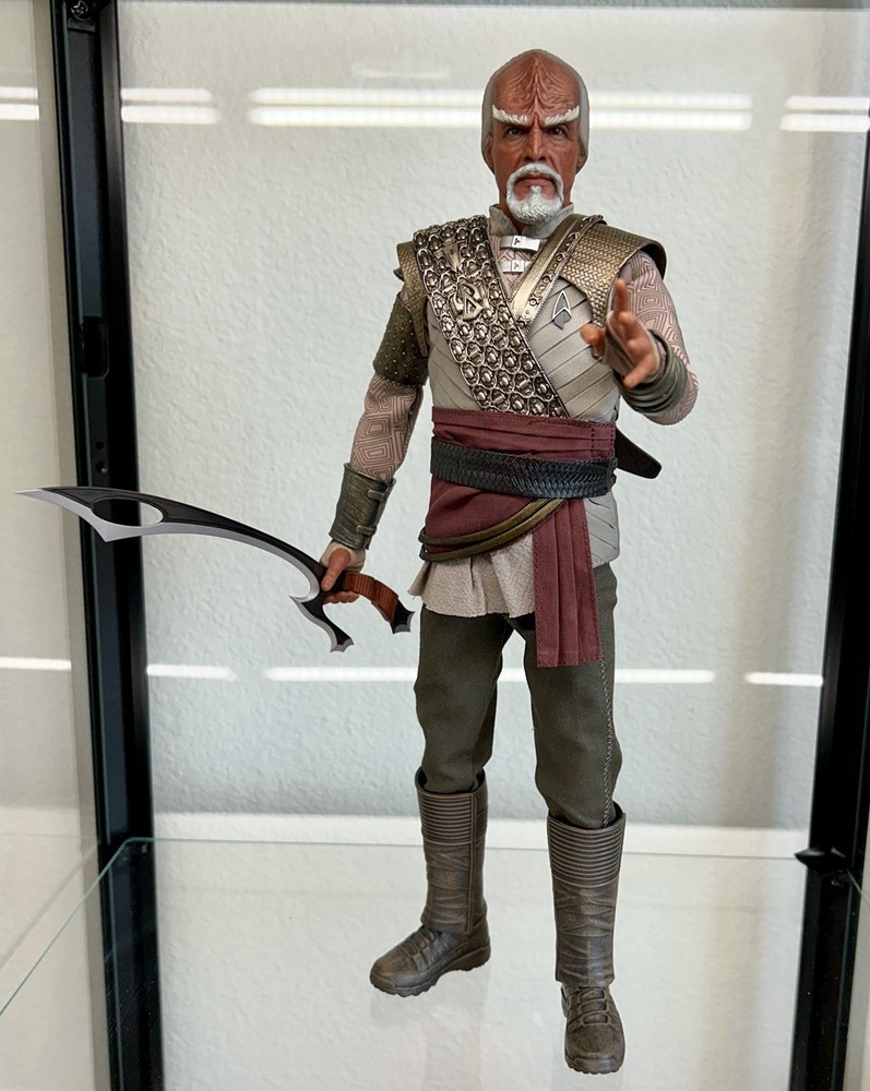Star Trek: Picard: Pacifist Worf: Exo-6 – Displayed/Complete