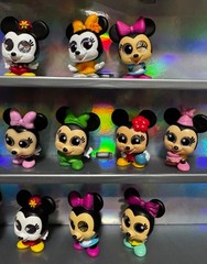 Disney Doorables 24 Minnie Mouse plus 1 Car