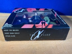 W13-15 THE X FILES ACTION FIGURE 3 PIECE SET – AGENT MULDER, SCULLY & ALIEN -NIB