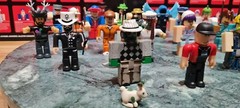 Lot of 20 ROBLOX Figures From The Vault Collection – Toy Party Boxes NO CODE