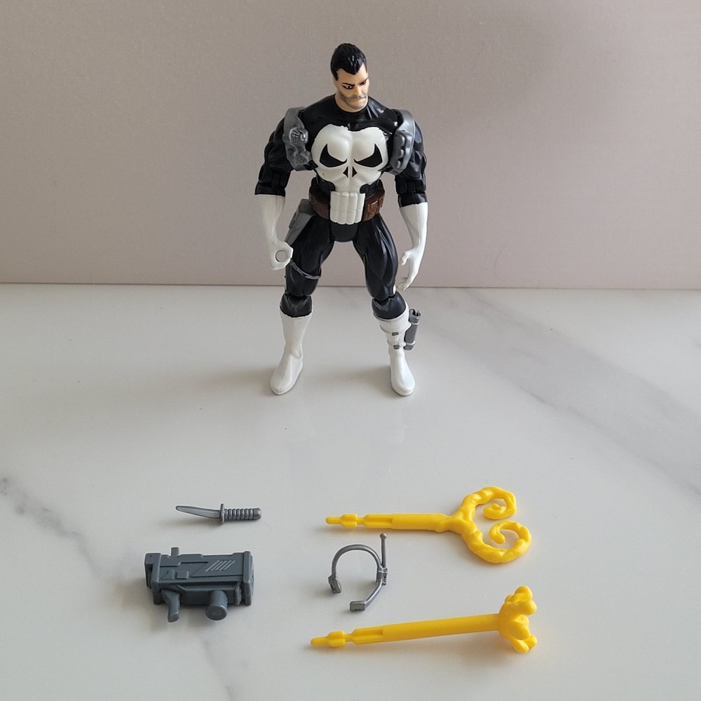 1995 Toy Biz Marvel Comics The Punisher Figure Immobilizing Arsenal 5″ Complete