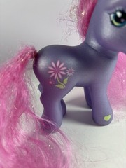 My Little Pony G3 PETAL BLOSSOM 2002 Hasbro Long Styled Pink Tinsel Hair MLP