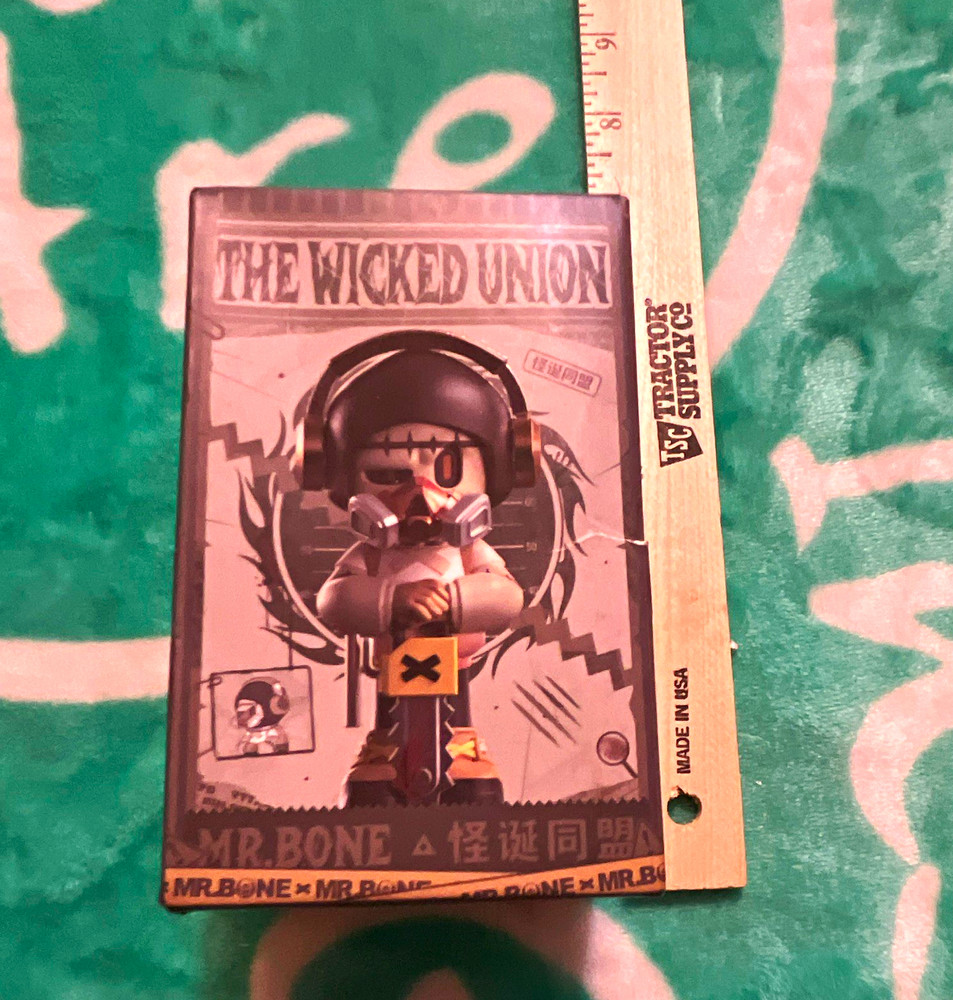 MY OWN CULTURE MR.BONE The Wicked Union Figure PVC/ABS Gray/Black Age 15+