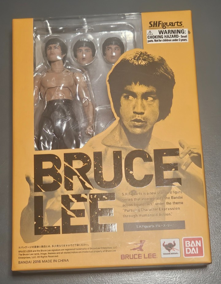 S.H. Figuarts. Bandai 2016 BRUCE LEE Action Figure. approx 5 inch