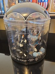 Dark Horse Deluxe Umbrella Academy Super Talented Family Figure Set New!👀
