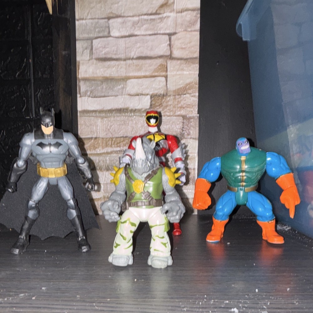 Mixed lot of 4 action figures (PLEASE READ THE DESCRIPTION)