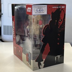 PENNYWISE Movie Maniacs IT Welcome To Derry Figure McFarlane Gold Label Sealed