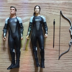 Hunger Games Catching Fire Katniss Everdeen & Peeta 7″ action figure NECA 2013