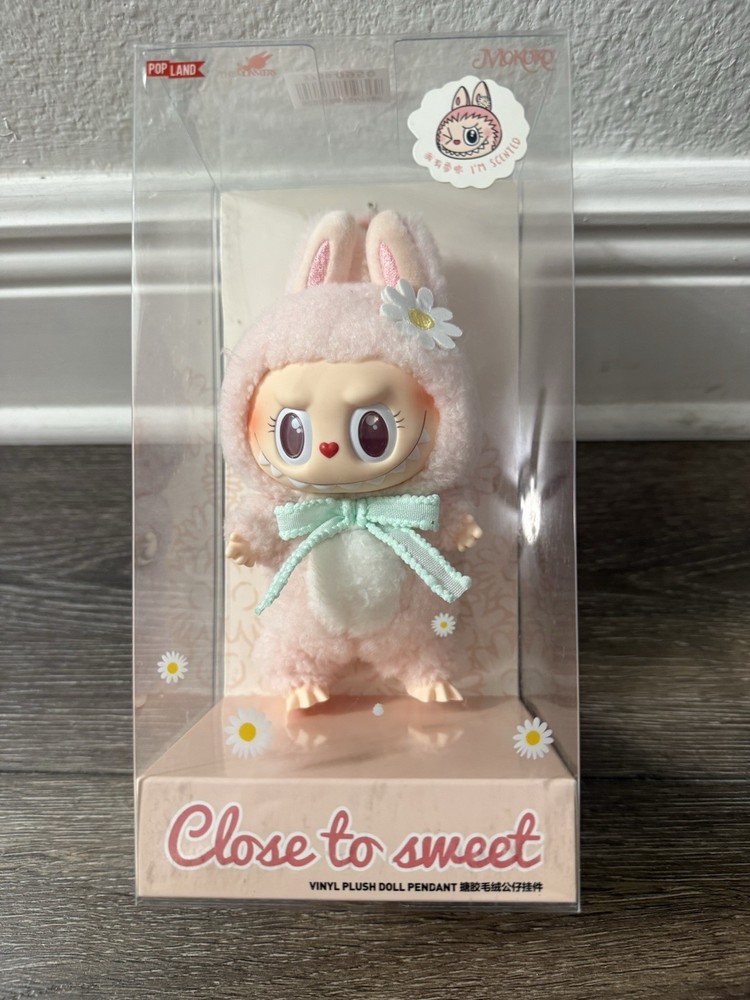 Popmart Labubu Mokoko Close To Sweet Pendant(PopLand Exclusive) [AUTHENTIC]