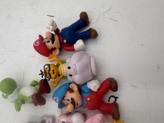 Jakks Pacific Super Mario 4 Inch Lot of 6 Action Figured Mario Yoshi Mushroom